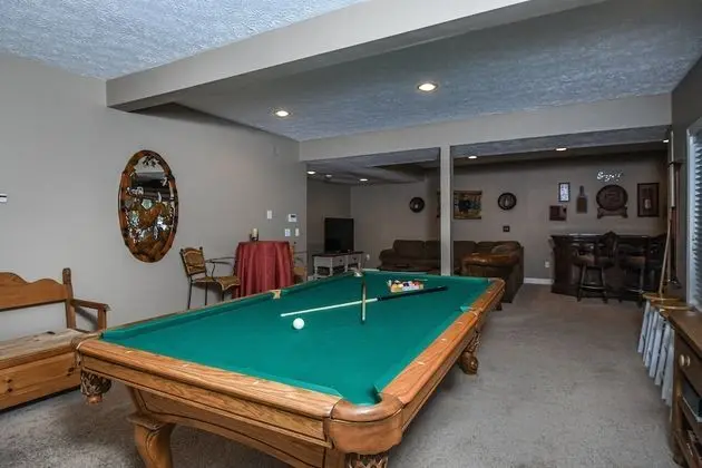 Ev, Birden Çok Yatak, Sıcak Su Havuzu