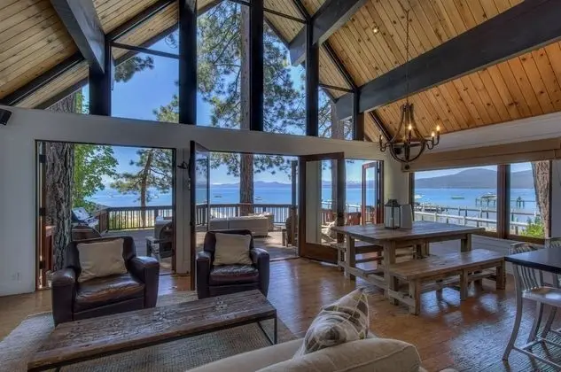 Ev (Black Bear Lodge)