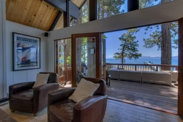 Ev (Black Bear Lodge)