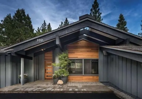 Ev (Black Bear Lodge)