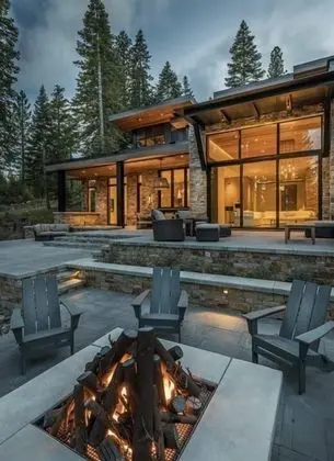 Ev (Black Bear Lodge)