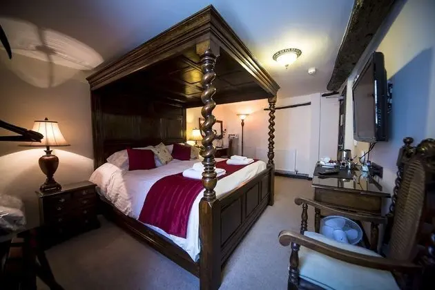 Black Boy Four Poster Room Queen