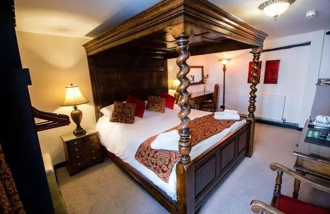 Black Boy Four Poster Room Queen