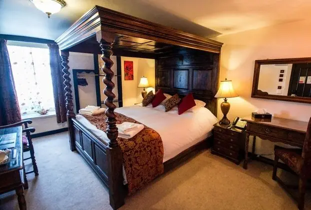 Black Boy Four Poster Room Queen