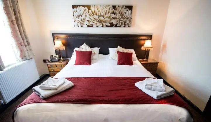 Twr Du Queen Room (smaller)