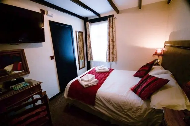 Twr Du Queen Room (smaller)