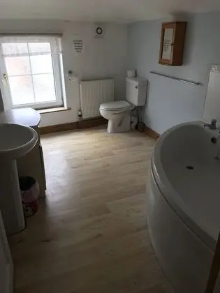 Tek Büyük Yataklı Oda, Ortak Banyo