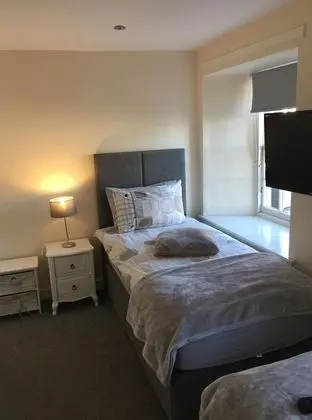 İki Ayrı Yataklı Oda, Banyolu/Duşlu