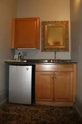 Double Queen Suite, 2 Queen Beds (Historic)