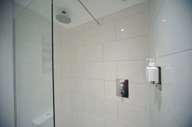Premium Tek Büyük Yataklı Oda, Banyolu/Duşlu