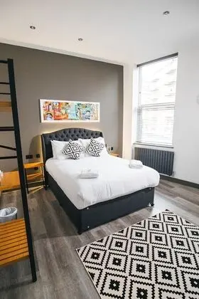 Deluxe Tek Büyük Yataklı Oda