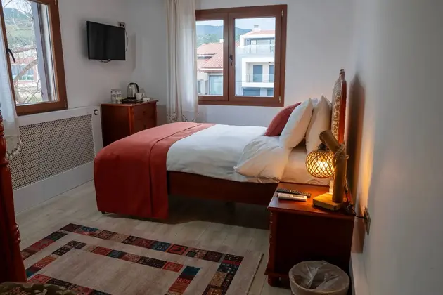 Standard Kara Manzaralı Oda