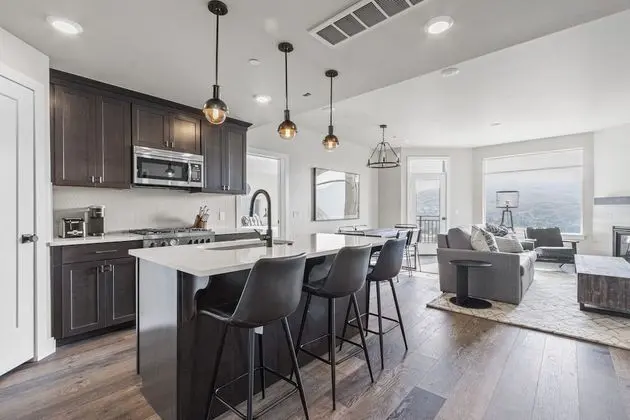 1 Bedroom King Suite with Mountain View