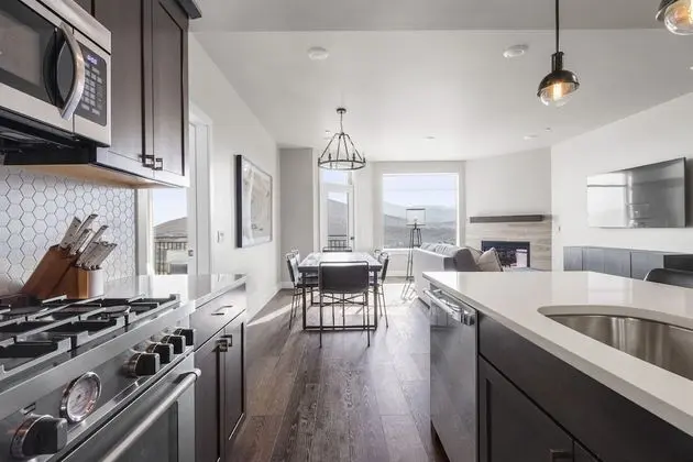1 Bedroom King Suite with Mountain View