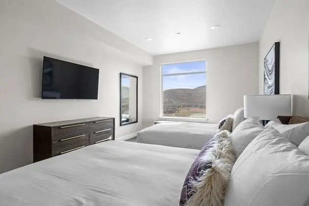 Standard Room, 2 Queen Beds with Mountain View