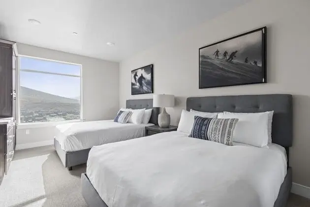 Standard Room, 2 Queen Beds with Mountain View