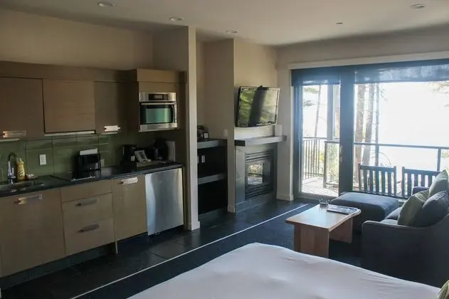 Studio Trail (short distance from main lodge)