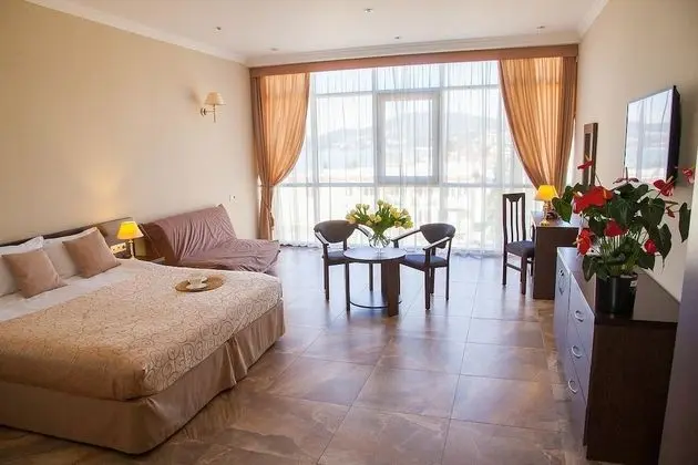 Junior Üç Kişilik Oda, Kısmi Deniz Manzaralı (Panoramic windows)