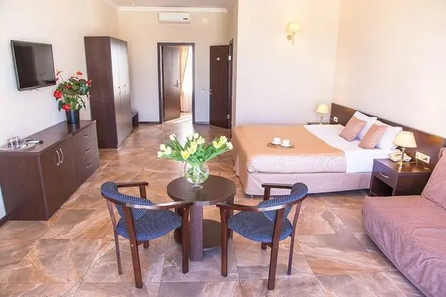 Junior Üç Kişilik Oda, Kısmi Deniz Manzaralı (Panoramic windows)