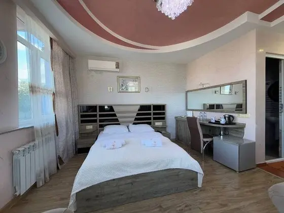 Deluxe Tek Büyük Yataklı Oda