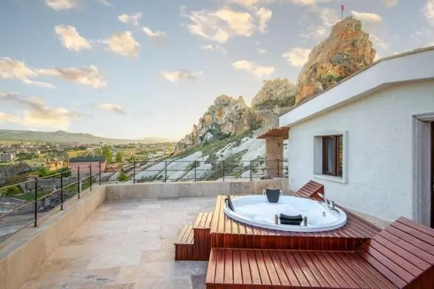 Deluxe Suit,    , Jakuzili ve Teraslı