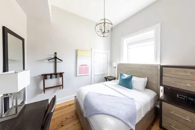 Classic Oda, 1 Büyük (Queen) Boy Yatak