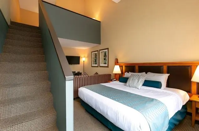 Stüdyo (Studio Loft King with Twins Beds)