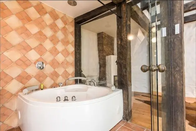 no 8 Blacksmiths 2 floors 2 bedrooms Suite - Muurivahe 21