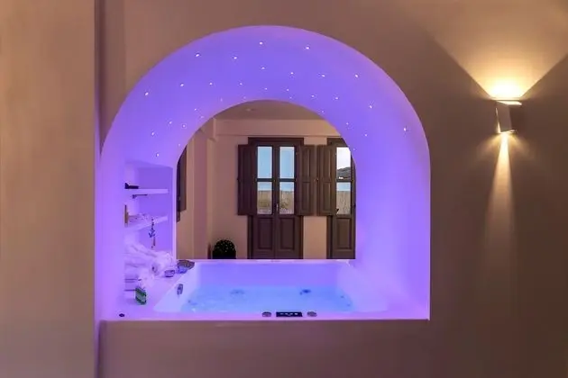 Deluxe Suite with Spa Bath