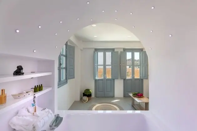 Deluxe Suite with Spa Bath