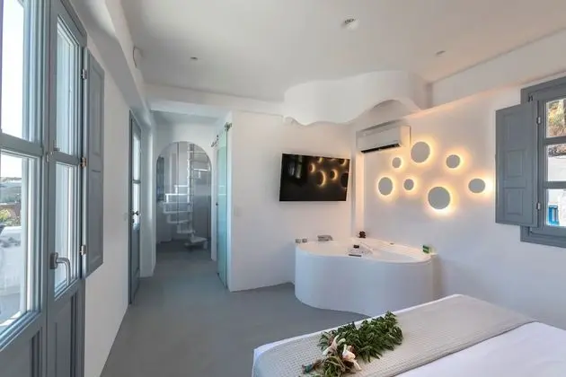 King Suite with Spa Bath
