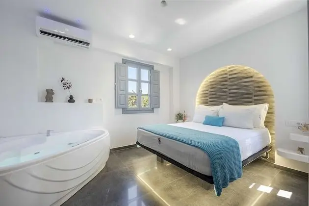 Superior Suite with Spa Bath