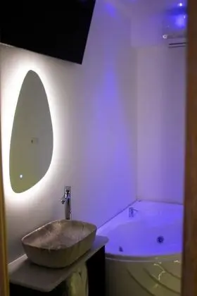 Superior Suite with Spa Bath