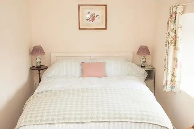 Oda, 1 Çift Kişilik Yatak, Sigara İçilmez