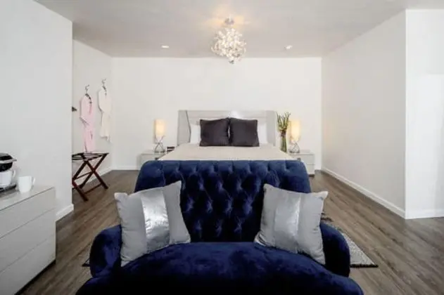 Premium Tek Büyük Yataklı Oda, Avlu Manzaralı (Room 9 )