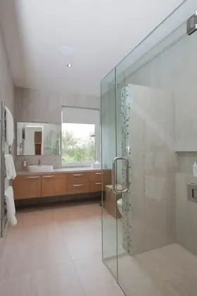 Deluxe Tek Büyük Yataklı Oda, Ortak Banyo (Queen)
