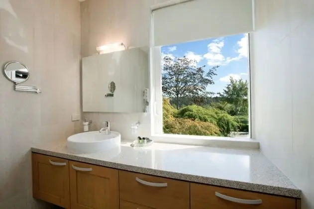 Deluxe Tek Büyük Yataklı Oda, Ortak Banyo (Queen)