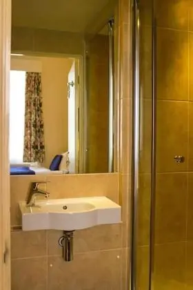 Dört Kişilik Oda, Banyolu/Duşlu