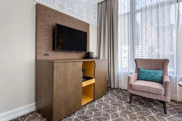 1 King Bed, Suite, Nonsmoking, Upgrade