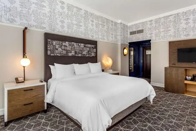 1 King Bed, Suite, Nonsmoking, Upgrade