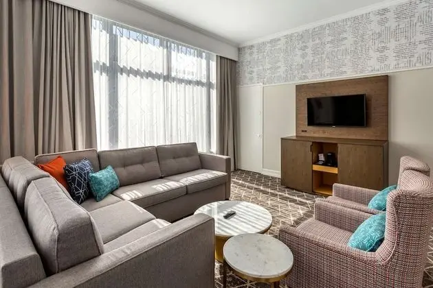 1 King Bed, Suite, Nonsmoking, Upgrade