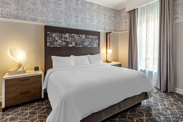 1 King Bed, Suite, Nonsmoking, Upgrade