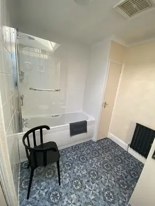 Tek Kişilik Oda, Ortak Banyo