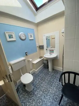 Tek Kişilik Oda, Ortak Banyo