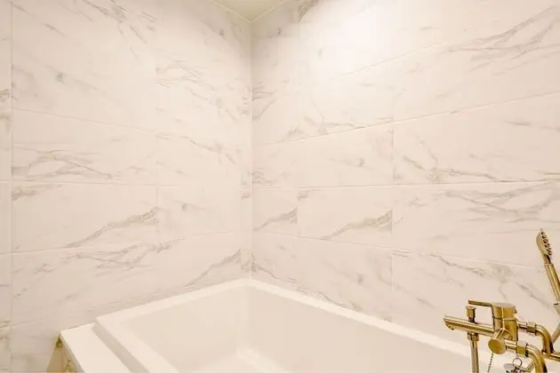 Premium Tek Büyük Yataklı Oda (Massage Chair)