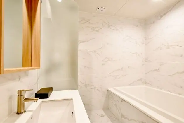 Premium Tek Büyük Yataklı Oda (Massage Chair)