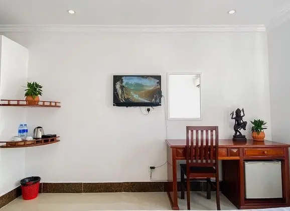 Deluxe Tek Büyük Yataklı Oda, Havuz Manzaralı