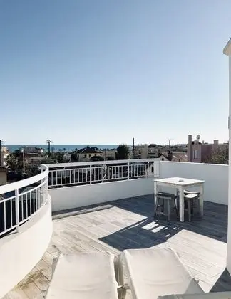 Üç Kişilik Oda, Teras