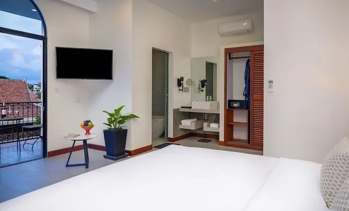 Club Tek Büyük Yataklı Oda, Küvet, Şehir Manzaralı (Blanc)