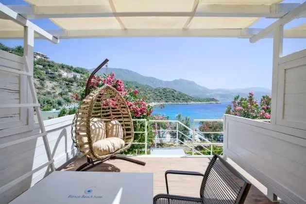 Triple, Deniz Manzaralı